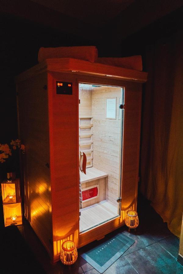 Homesparadise Loveroom เบอซองซง ภายนอก รูปภาพ